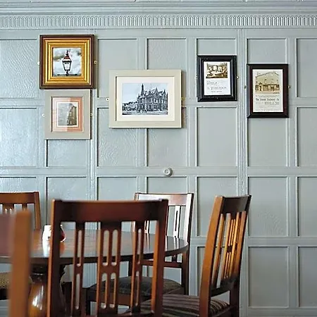 The Royal Oak Settle
