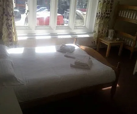 بيت ريفي The Royal Oak 3*
