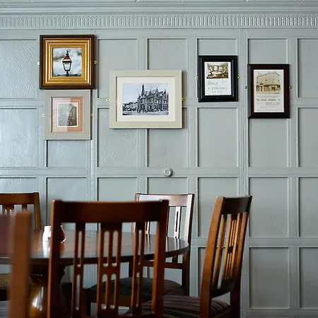The Royal Oak Settle